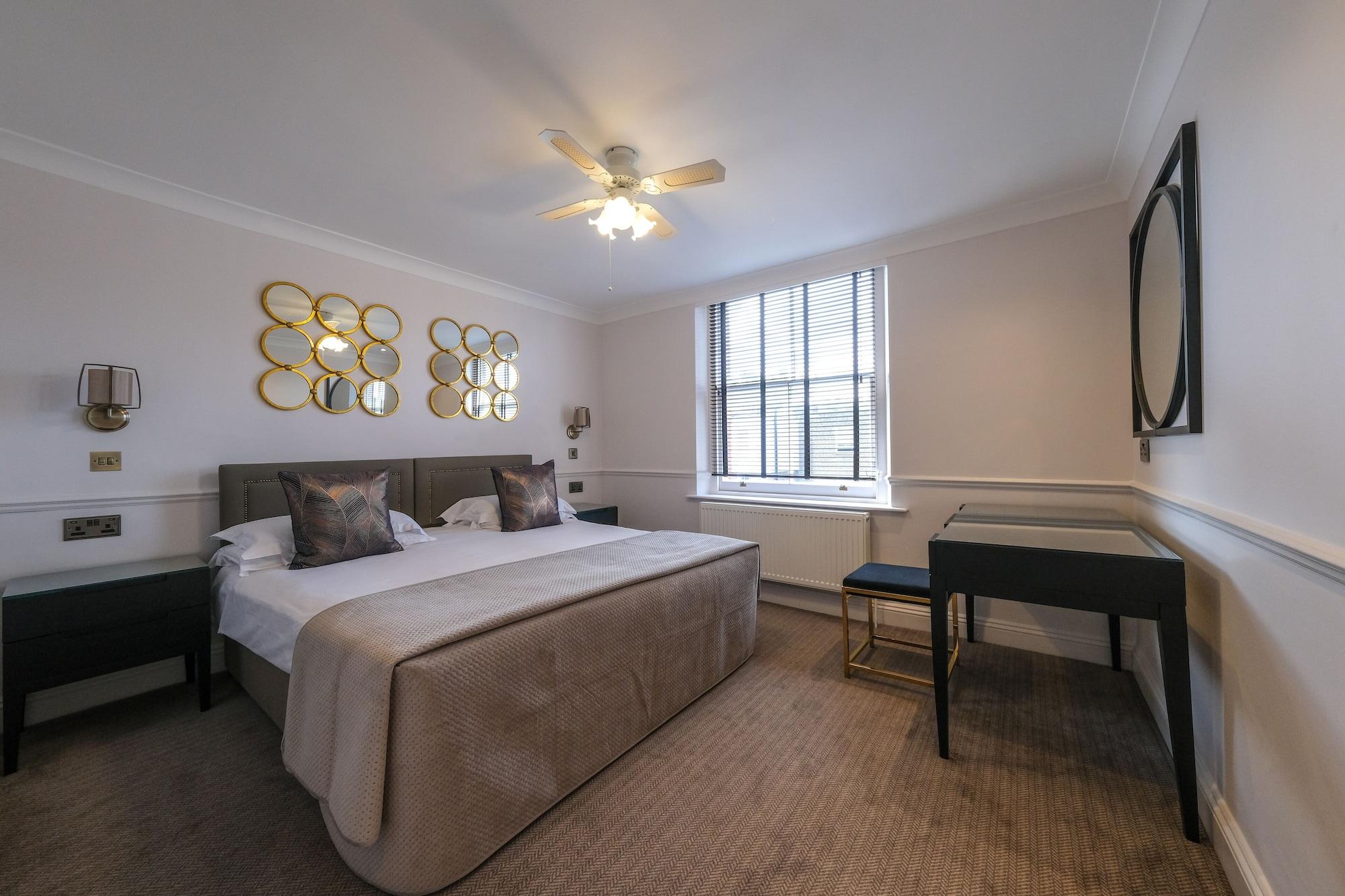 Apart-hotel Collingham Serviced 4*
